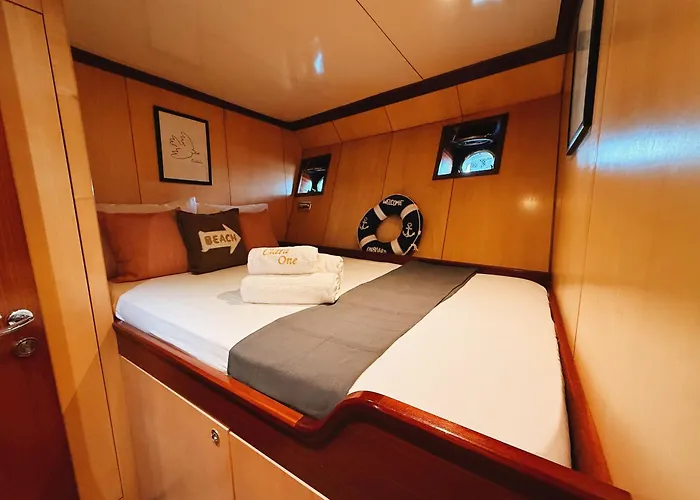 YACHT Clara One 32m LUXE