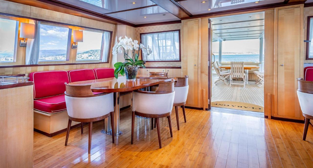 Hotel en barco Yacht Clara One 32m Luxe *