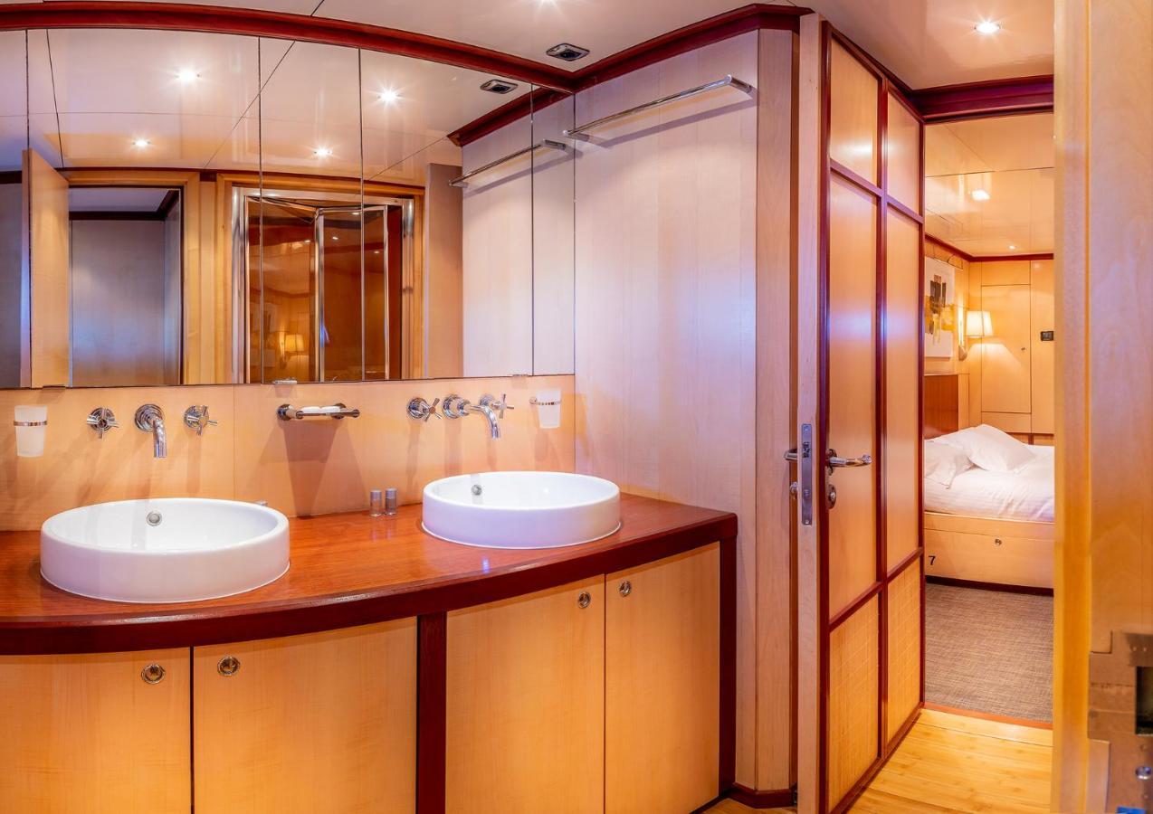 Hotel en barco Yacht Clara One 32m Luxe *