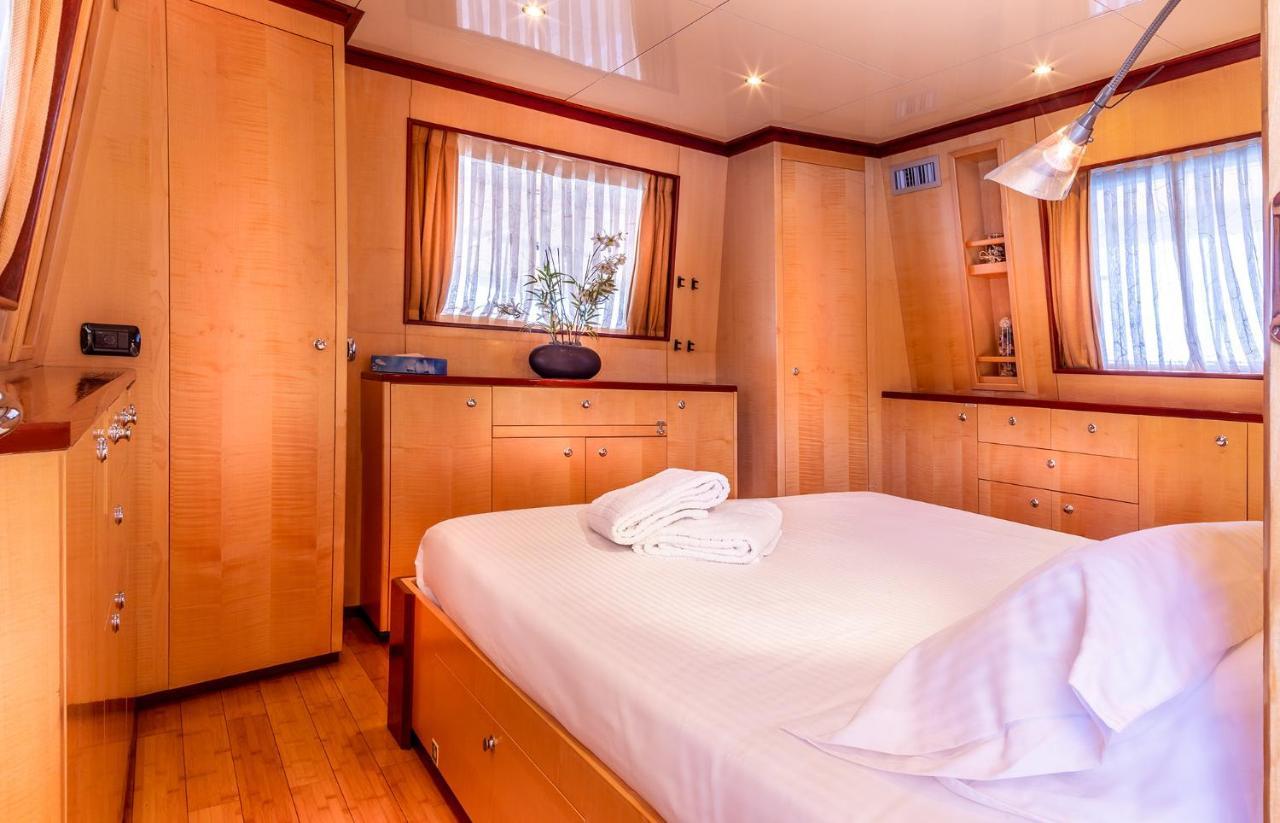 Hotel en barco Yacht Clara One 32m Luxe