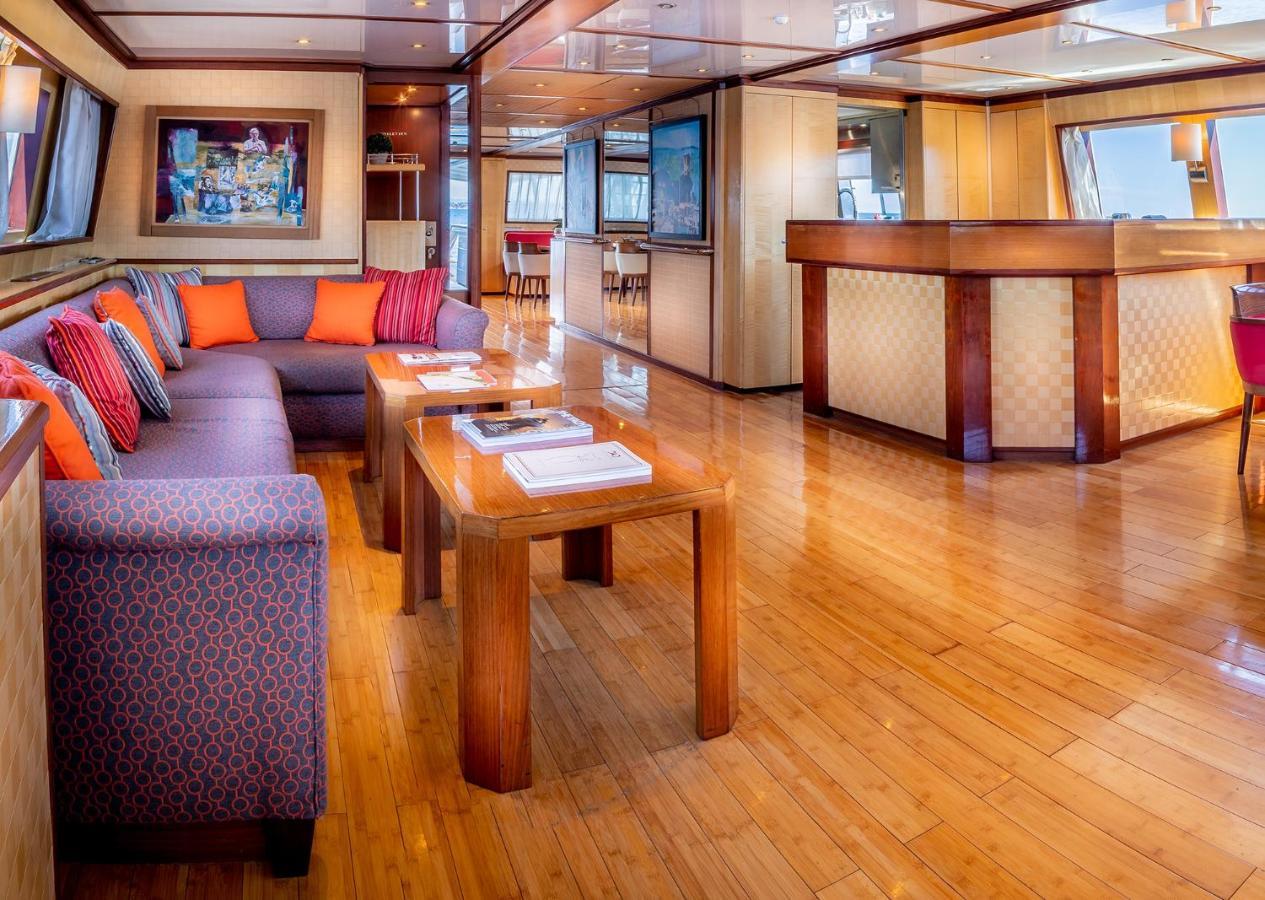 Yacht Clara One 32m Luxe Hotel en barco