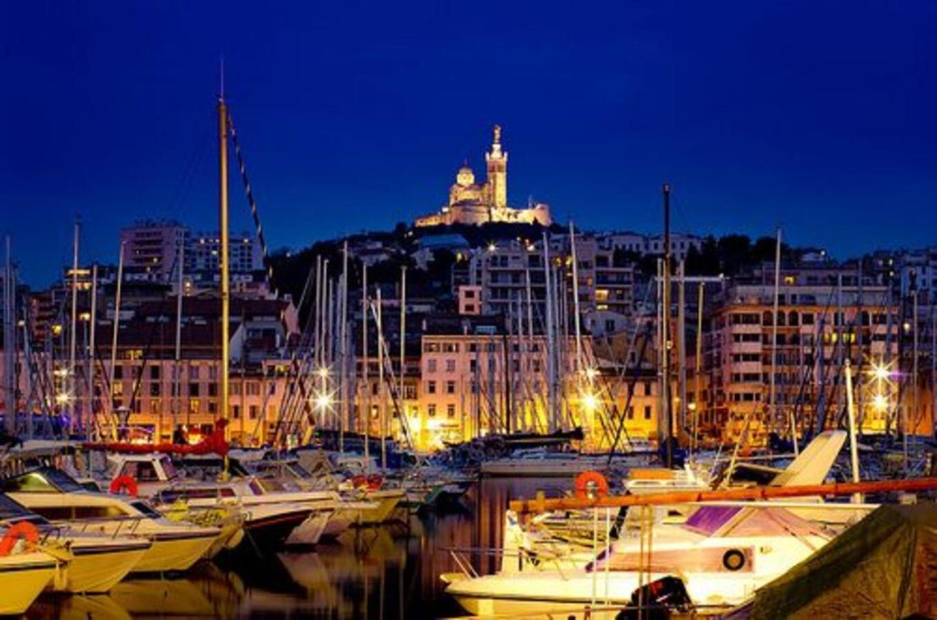 Yacht Clara One 32m Luxe Hotel en barco Marsella